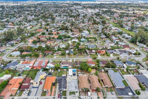 Купить виллу или дом в Майами, Флорида 3 спальни, 156.08м2, № 1943549 - фото 3