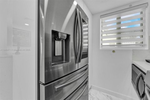 Купить виллу или дом в Майами, Флорида 3 спальни, 156.08м2, № 1943549 - фото 9