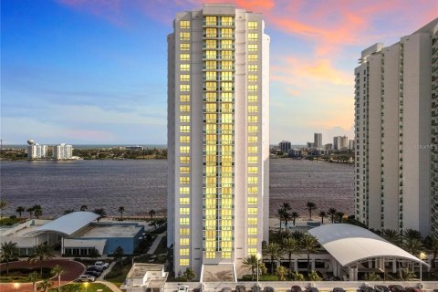 Condo in Daytona Beach, Florida, 3 bedrooms № 2197348