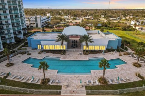 Condo in Daytona Beach, Florida, 3 bedrooms  № 2197348 - photo 3
