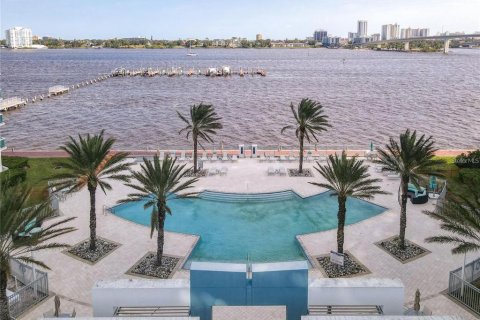 Condo in Daytona Beach, Florida, 3 bedrooms  № 2197348 - photo 9