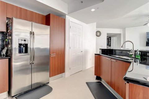 Condo in Daytona Beach, Florida, 3 bedrooms  № 2197348 - photo 29