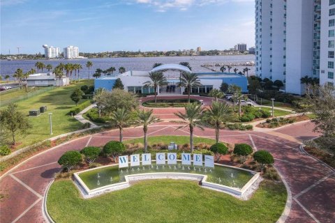 Condo in Daytona Beach, Florida, 3 bedrooms  № 2197348 - photo 12