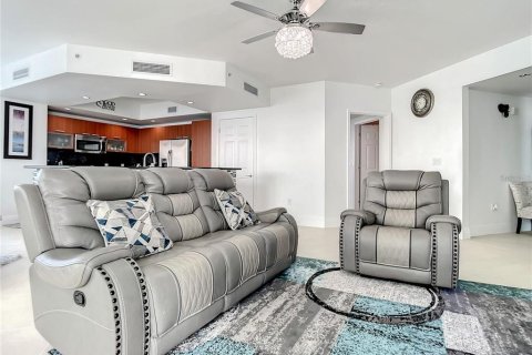 Condo in Daytona Beach, Florida, 3 bedrooms  № 2197348 - photo 18