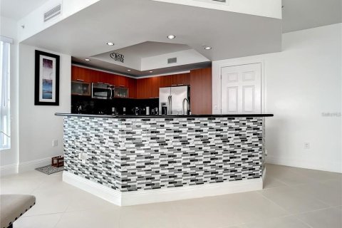 Condo in Daytona Beach, Florida, 3 bedrooms  № 2197348 - photo 25