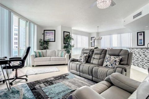 Condo in Daytona Beach, Florida, 3 bedrooms  № 2197348 - photo 19