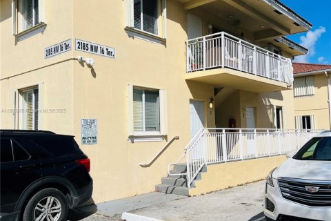 Кондоминиум с 1 спальней в Майами, Флорида № 2015470