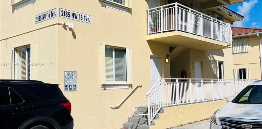 Кондоминиум с 1 спальней в Майами, Флорида № 2015470