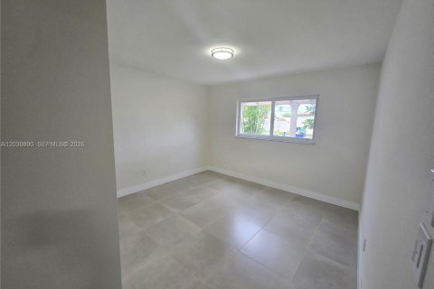 Снять в аренду виллу или дом в Майами, Флорида 2 спальни, 83.61м2, № 2085364 - фото 7