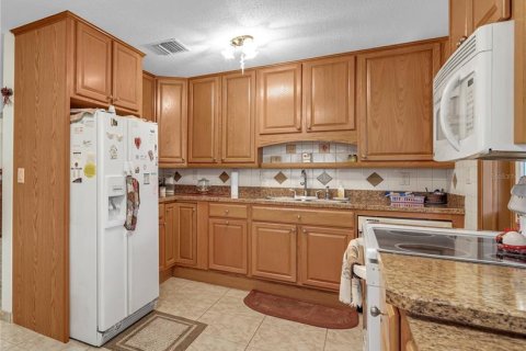 Villa ou maison à vendre à Lakeland, Floride: 2 chambres, 110.46 m2 № 2425927 - photo 11