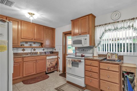 Villa ou maison à vendre à Lakeland, Floride: 2 chambres, 110.46 m2 № 2425927 - photo 9