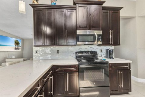 House in Port Charlotte, Florida 3 bedrooms, 140.38 sq.m. № 1838507 - photo 16