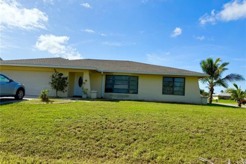 House in Port Charlotte, Florida 3 bedrooms, 140.38 sq.m. № 1838507 - photo 2