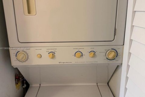 Condo in Sunrise, Florida, 1 bedroom  № 2030658 - photo 17