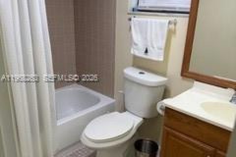 Condo in Sunrise, Florida, 1 bedroom № 2030658 - photo 12