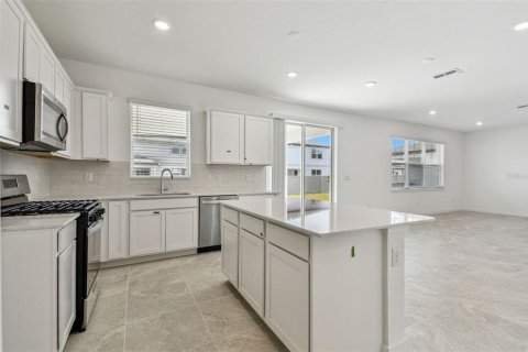 Casa en venta en Zephyrhills, Florida, 4 dormitorios, 223.15 m2 № 1301534 - foto 4