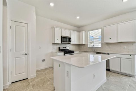 Casa en venta en Zephyrhills, Florida, 4 dormitorios, 223.15 m2 № 1301534 - foto 3