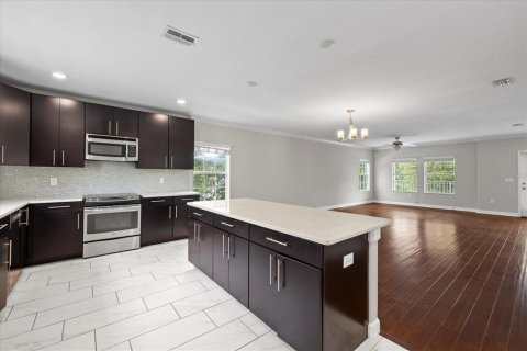 Adosado en venta en Tampa, Florida, 4 dormitorios, 206.8 m2 № 1851210 - foto 5