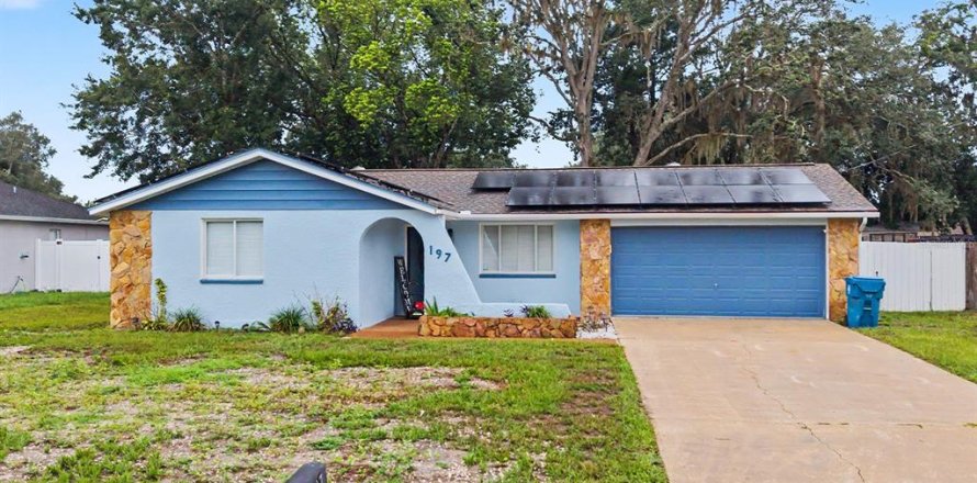 House in Spring Hill, Florida 3 bedrooms, 93.65 sq.m. № 2258424