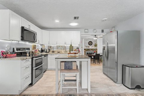 House in Spring Hill, Florida 3 bedrooms, 93.65 sq.m. № 2258424 - photo 8