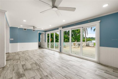 House in New Smyrna Beach, Florida 2 bedrooms, 106.84 sq.m. № 1687868 - photo 6