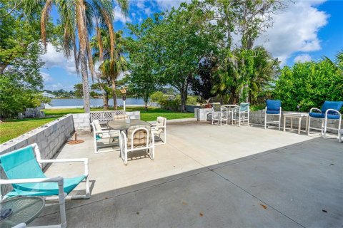 House in New Smyrna Beach, Florida 2 bedrooms, 106.84 sq.m. № 1687868 - photo 1