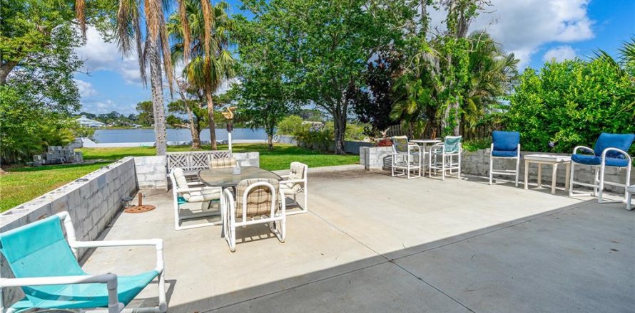 House in New Smyrna Beach, Florida 2 bedrooms, 106.84 sq.m. № 1687868