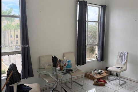 Apartment in Hialeah, Florida 1 bedroom, 52.95 sq.m. № 2078104 - photo 2