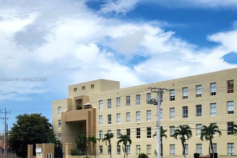 Apartment in Hialeah, Florida 1 bedroom, 52.95 sq.m. № 2078104