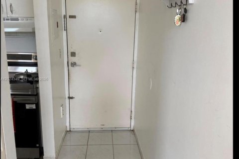 Apartment in Hialeah, Florida 1 bedroom, 52.95 sq.m. № 2078104 - photo 5