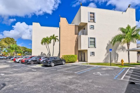 Condo in Miami, Florida, 1 bedroom  № 2043271 - photo 20