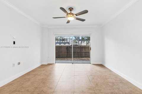 Condo in Miami, Florida, 1 bedroom  № 2043271 - photo 16