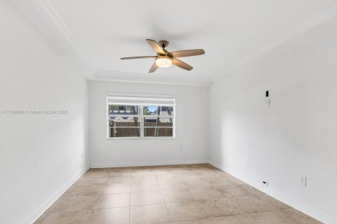 Condo in Miami, Florida, 1 bedroom  № 2043271 - photo 27