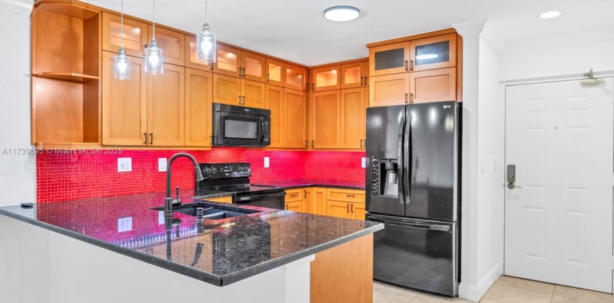 Condo in Miami, Florida, 1 bedroom  № 2043271