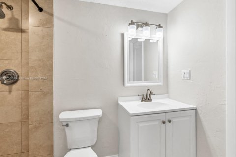 Condo in Miami, Florida, 1 bedroom  № 2043271 - photo 18