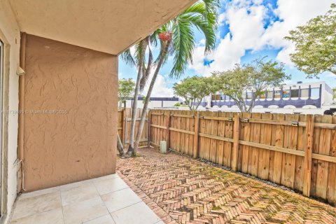 Condo in Miami, Florida, 1 bedroom  № 2043271 - photo 28