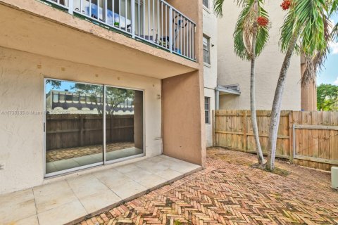 Condo in Miami, Florida, 1 bedroom  № 2043271 - photo 29