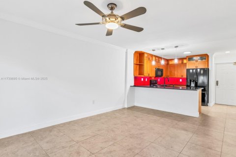 Condo in Miami, Florida, 1 bedroom  № 2043271 - photo 7
