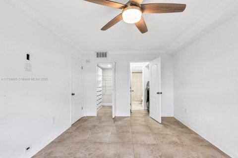 Condo in Miami, Florida, 1 bedroom  № 2043271 - photo 9