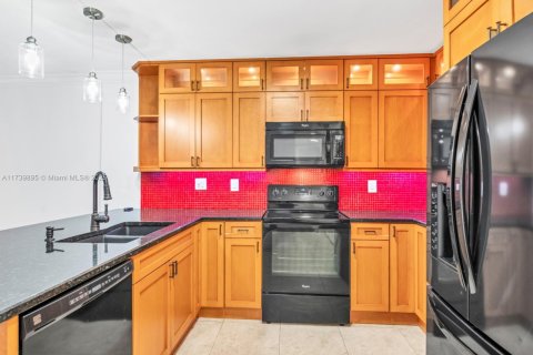 Condo in Miami, Florida, 1 bedroom  № 2043271 - photo 21