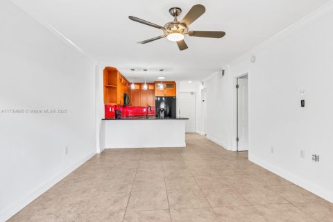 Condo in Miami, Florida, 1 bedroom  № 2043271 - photo 22