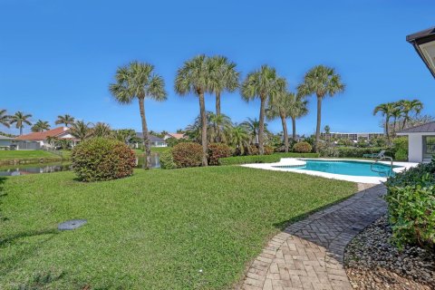 House in Jupiter, Florida 4 bedrooms, 250.84 sq.m. № 2180282 - photo 8