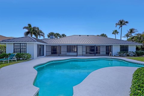 House in Jupiter, Florida 4 bedrooms, 250.84 sq.m. № 2180282 - photo 6