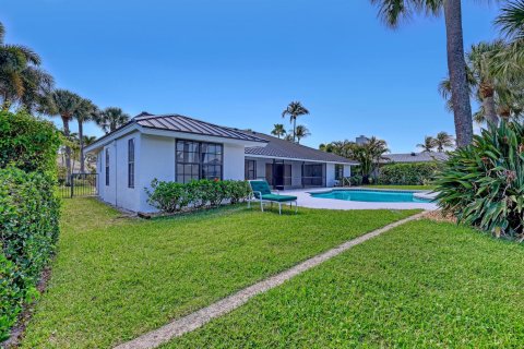 House in Jupiter, Florida 4 bedrooms, 250.84 sq.m. № 2180282 - photo 9