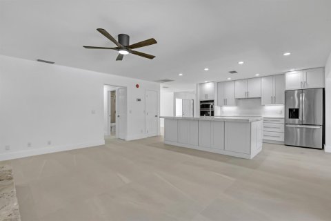 House in Jupiter, Florida 4 bedrooms, 250.84 sq.m. № 2180282 - photo 13