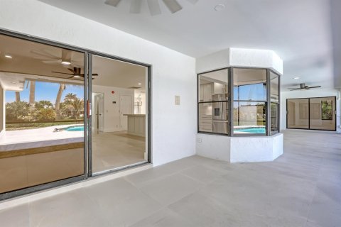 House in Jupiter, Florida 4 bedrooms, 250.84 sq.m. № 2180282 - photo 23
