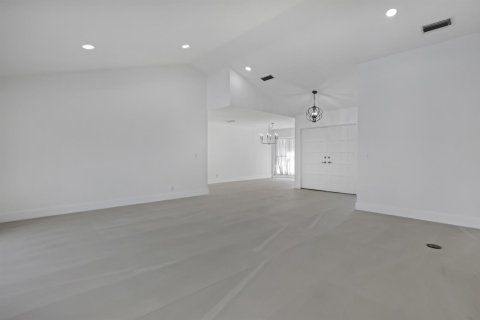 House in Jupiter, Florida 4 bedrooms, 250.84 sq.m. № 2180282 - photo 17