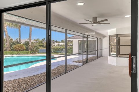 House in Jupiter, Florida 4 bedrooms, 250.84 sq.m. № 2180282 - photo 24