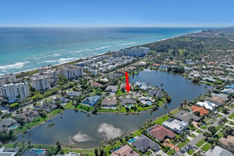 House in Jupiter, Florida 4 bedrooms, 250.84 sq.m. № 2180282 - photo 2