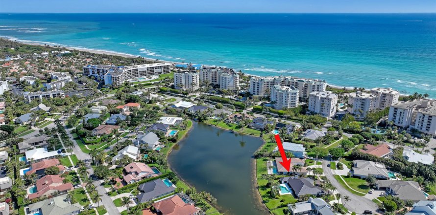 House in Jupiter, Florida 4 bedrooms, 250.84 sq.m. № 2180282